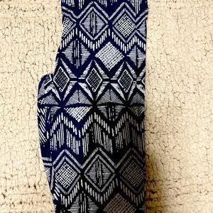 One size Leggings comes with free small tube top